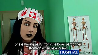 Fakehospital patient deler læger pik med halloween zombie sygeplejerske