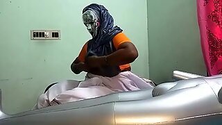 Tamil aunty telugu aunty kannada aunty malayalam aunty kerala aunty hindi bhabhi en chaleur deshi north indiens south indiens en chaleur vanith wearing saree school professeur montrant de gros seins et rasé chatte press hard boobs press nip roulant chatte fucking sex poupée