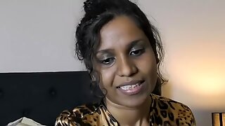 Indianki milfy przyłapuje pasierba wąchając jej niegrzeczne majtki roleplay1080p hornylily(1)