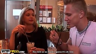 Het anal knull i en offentlig toalettscen 1